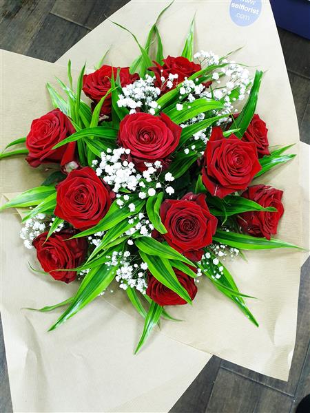 Large Bouquet Of Red Roses
